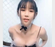 Twitter极品妹子嫩模《Huluwa》少男榨汁机