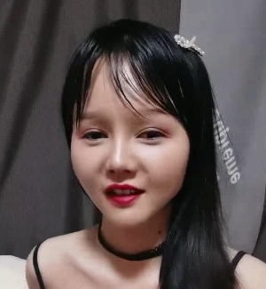 精东影业《苏苏苏》无防护孕育沙发上的超模