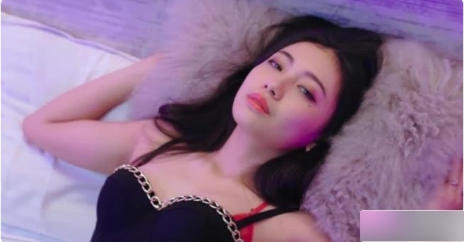 《PureBeautyJVID夏暮光：性感女人味的红苹果小姐姐》