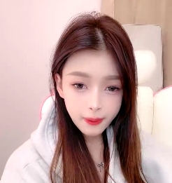 虎牙网红-清纯妹子站立式洗澡，与金主爸爸约会私拍流出