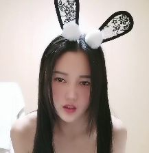 惊现-白两姐妹露脸出境互动