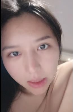 社交软件网友分享自己的素颜女友露脸自拍[1V+1.36G]