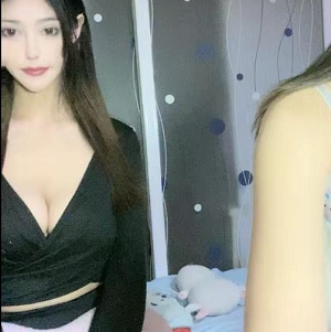 虎牙主播极品尤物姐妹花，穿上黑丝白丝展示修长美腿+[1V+-1.56GB]