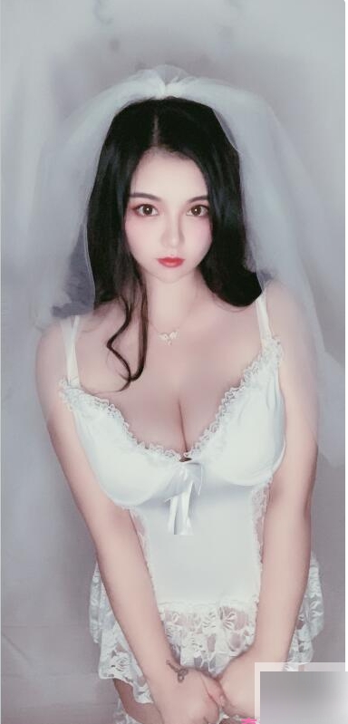 体型丰满的萌妹网红《巨巨》，短发穿搭气质拉满