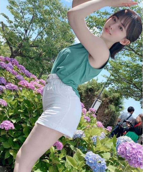 《抖音热销！美女三寸妹子作品，惊艳全网！》