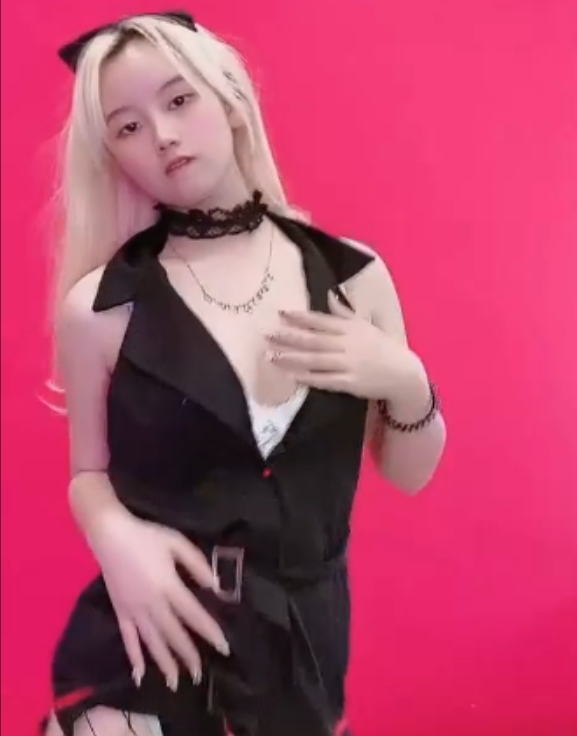 享受头等舱服务，快来加入福利小玲铛粉丝群定制！