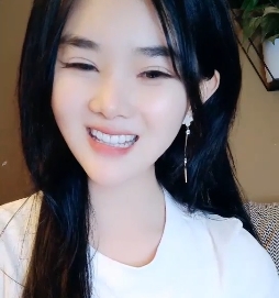 超级漂亮的车模沉沦捞钱，性感车模揉穴放飞自我先释放的视频，2V+5G的高清画质，可在百度盘上找到。