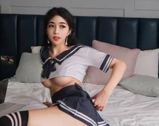 重磅颜值博主Fantasyuanm在微博上展示三点