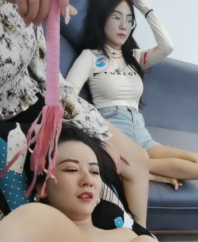 大学生沦陷：女同学同时露脸，1V-1G营业