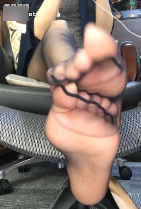 网红雪茄美脚直播回放视频342M时长1小时