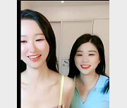 双F高颜姐妹花猛烈感觉视频，绑手拉丝丝袜L露脸笑哈哈