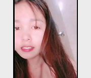 28分钟口味重女王自拍：拳J，颜值清纯，双管其下