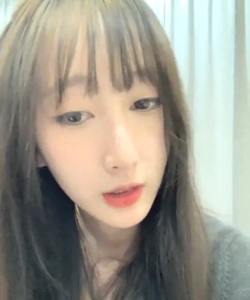 精选精选校花黑丝JK服装无屏障C出水1v687MB百度云