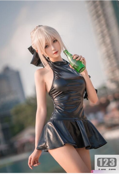 限时特惠斗鱼当红主播腐团儿COS合集，精彩呈现！