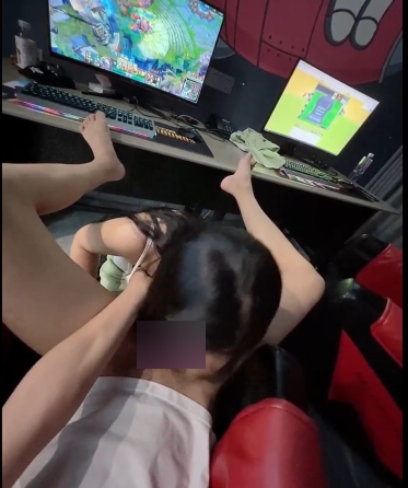 转载搬运：新作上边玩游戏，下边给我嘴，强C喷泉，内释暴怒，高画质1V+641MB