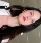 长腿美女穿吊带紧身牛仔裤的视频资源