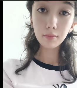 爆火厂妹自拍视频44分钟，清纯身材食欲用嘴展现