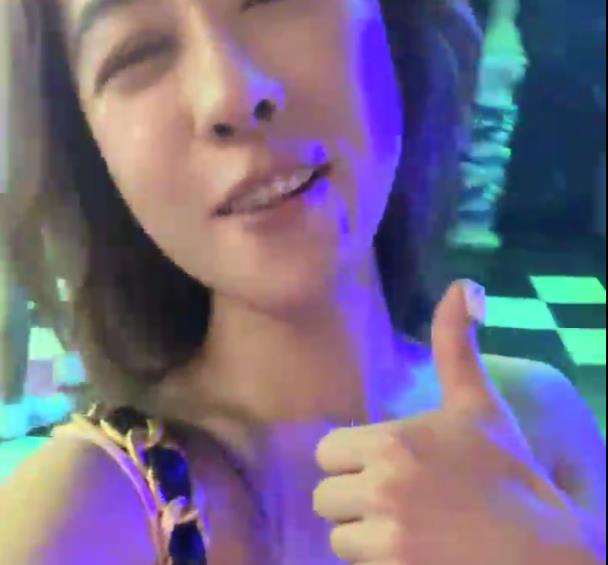 桃桃：夜店直播密码房4版本视频，2.4G资源，健身达人翘臀大家关注