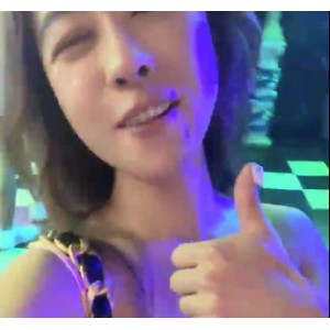 桃桃：夜店直播密码房4版本视频，2.4G资源，健身达人翘臀大家关注