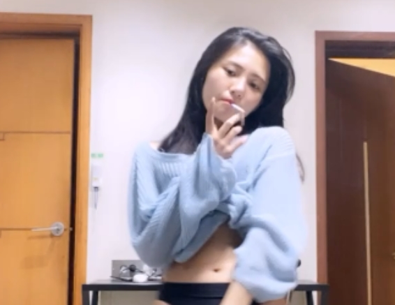 土豪重金定制姐妹花出租房PK热舞视频8V1.23G百度盘