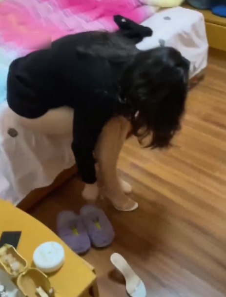 熟女gong+wu+yuan蓝阿姨与年轻男友视频12V+6.1G01:07:13/12V