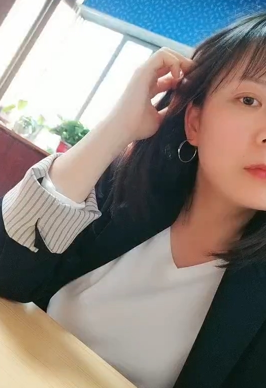 惊艳H罩杯大罩杯实习生上班小秀视频421MB