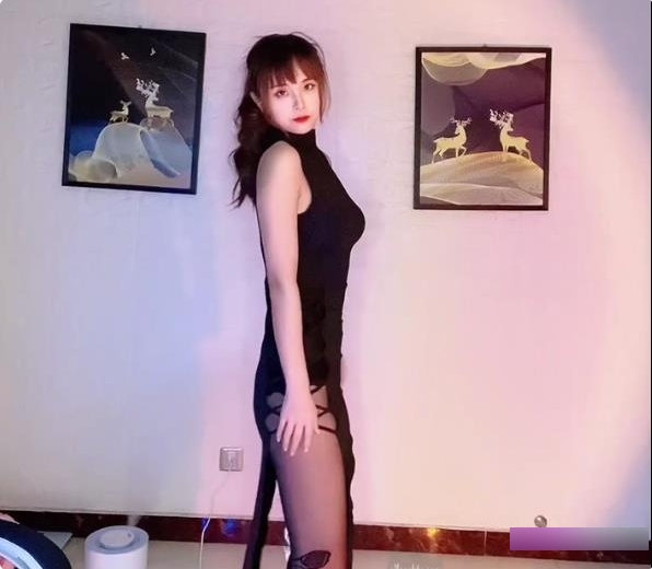 快手主播悠宝儿的泳装定制热舞社保专辑