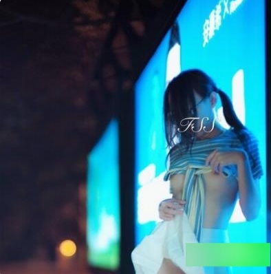 火爆本土美女FSS冯珊珊最新稀缺散播合集