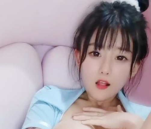 清纯软妹子-软软小湿妹直播合集：甜美清新的魅力1个视频