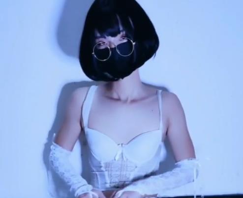 JinWanXuan1999网红TS资源合集：92部视频4.4G，口味重拳打肛特大号玩具