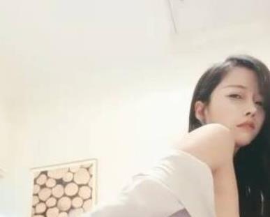 牙主播（一库一库）的高冷御姐魅力不容小觑，这个合集精心整理了她的大胆自我安慰视频，绅士们赶紧来感受一下吧！