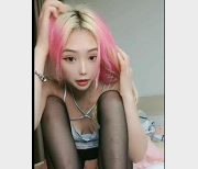 美女上官宝贝：自拍直播全集，时长七八小时，振振棒假阳J应有尽有，学校举报抹除信息，珍贵资源下载观看27V-8.5G