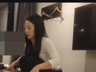 韩国探花-按摩大战小姐姐，表情自信全程自拍，1小时12分钟视频等你下载