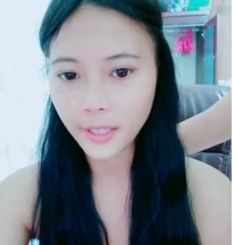 高颜值美女小雨《看大海》视频，大球气质惊艳全网