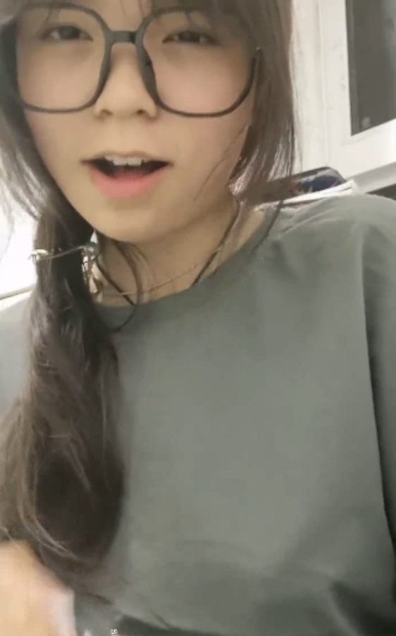 眼镜妹自拍宿舍大胆放飞自我，19分51秒626.73MB视频火爆上线
