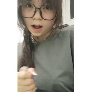 眼镜妹自拍宿舍大胆放飞自我，19分51秒626.73MB视频火爆上线