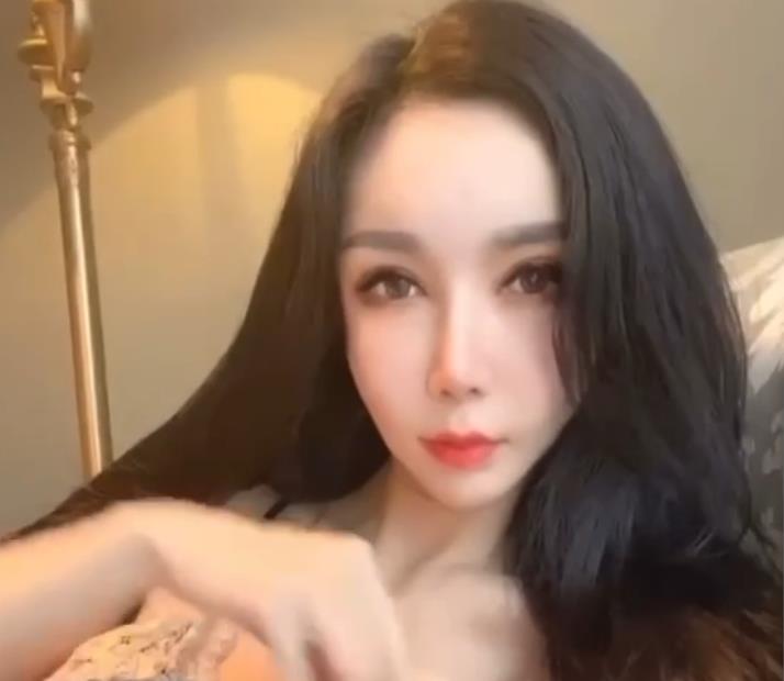 高科技女神陈怡曼身材诱惑，5部大长腿剧情视频总1.4G资源