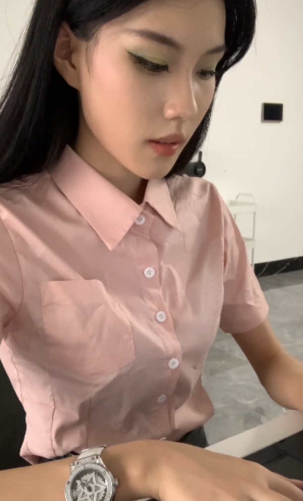 胆胆魅力易直播，1币嫖有剧情，40V+15.2G视频大小