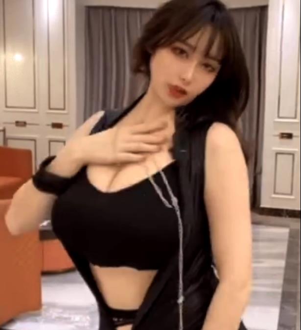 斗鱼小九：F熊大长腿资源小仙女