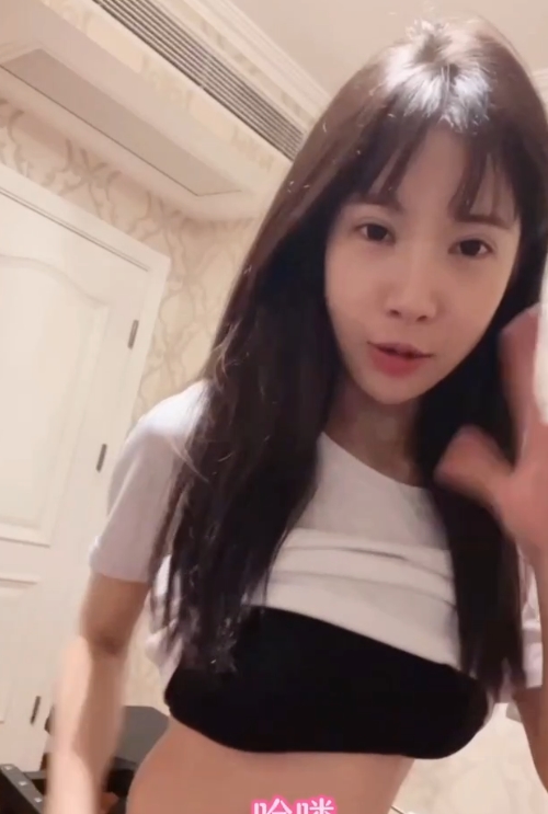 娇艳动人的大罩杯御姐红JK：77个私拍视频，总大小4.45G