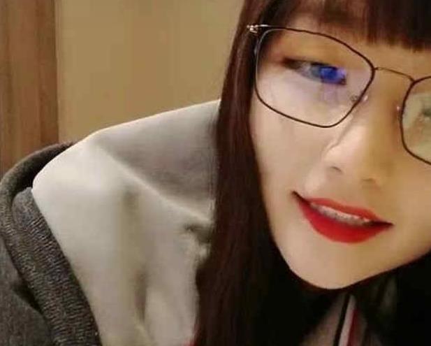 斗鱼主播骚气眼镜妹安慰剧情合集