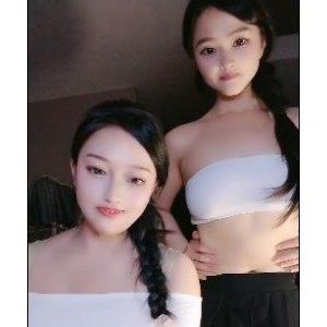 《超火资源：纯天然羊驼VS木头美人，闺蜜双秀对比伤害自拍出品》