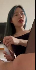 推特脚艺人小七爱庄周：视频资源677MB，展现脚法大长腿魅力，颜值在贤娆熟能生巧