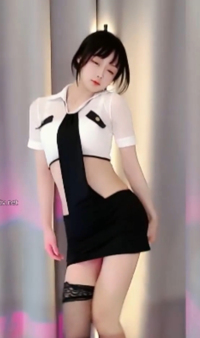 虎牙女神林小花超清纯内部视频曝光，文件大小486M，时长13分54秒！