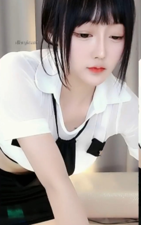 虎牙女神林小花超清纯内部视频曝光，文件大小486M，时长13分54秒！