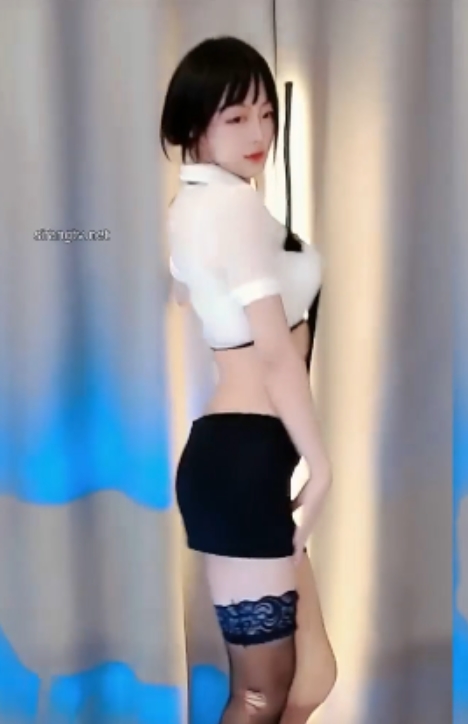 虎牙女神林小花超清纯内部视频曝光，文件大小486M，时长13分54秒！