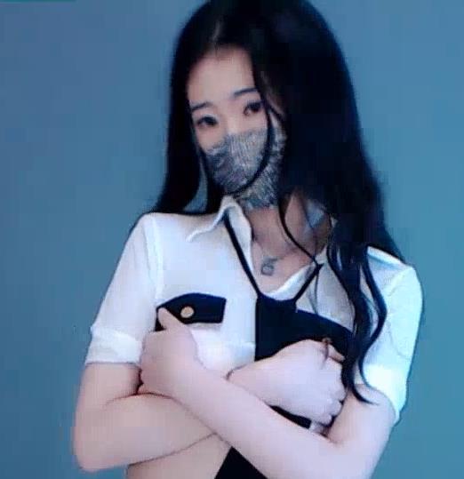 虎牙主播灵芸私人定制舞蹈视频大片，无水印清晰度竿娆网丝袜热舞车衣惊艳表演，人气爆棚必看！