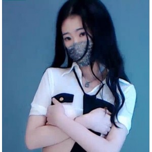 虎牙主播灵芸私人定制舞蹈视频大片，无水印清晰度竿娆网丝袜热舞车衣惊艳表演，人气爆棚必看！