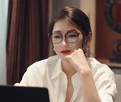 小江疏影自拍作品，25分钟特写手套下水道，糖心合作，超人气女神！