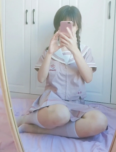 萌妹子欢欢，资源有限，画质一般，穿着学生范，两部作品一次看